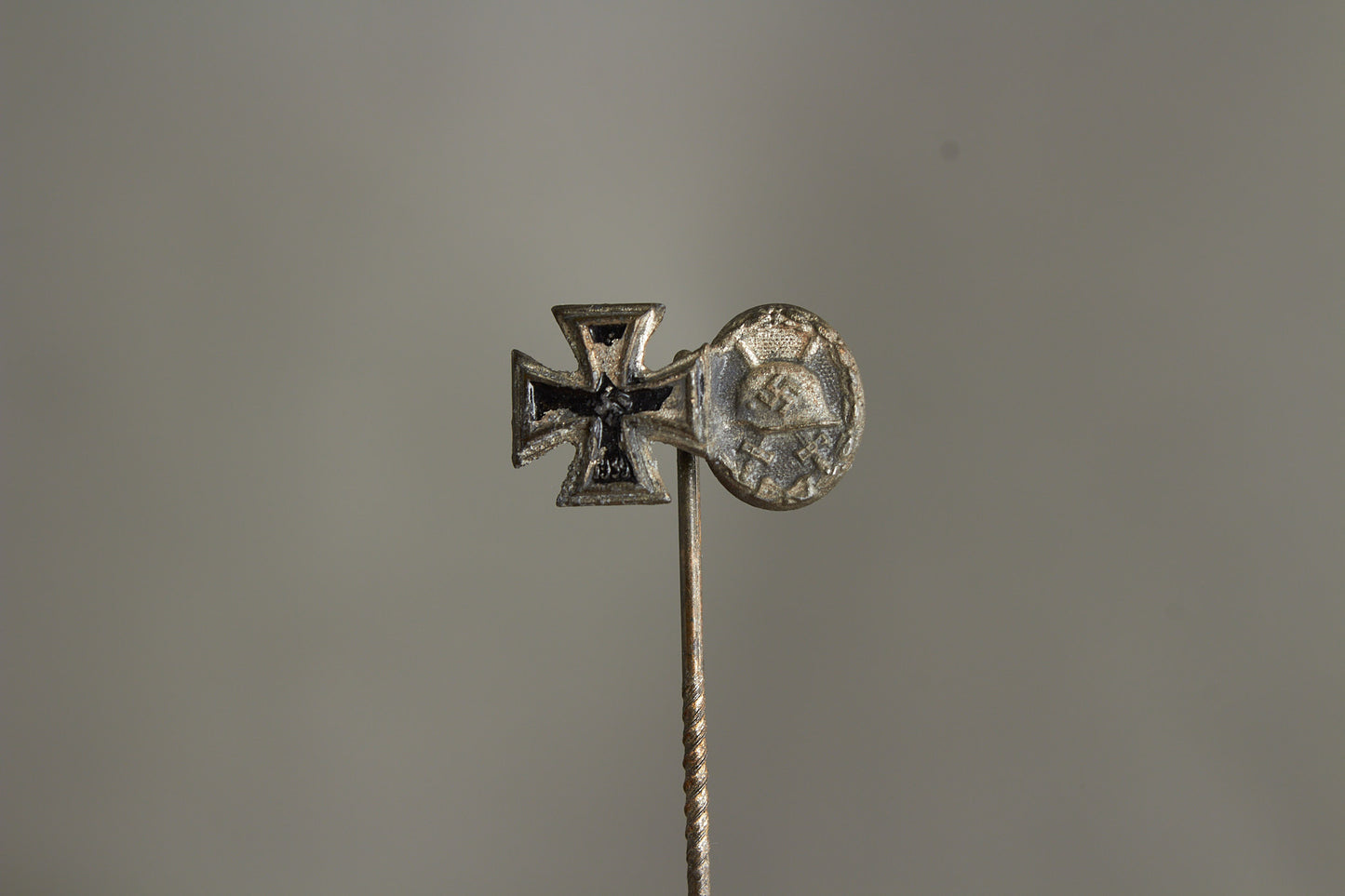 WW2 Tysk Jernkors og Sårettegn i Sølv Miniature Pin. Original.