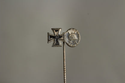 WW2 Tysk Jernkors og Sårettegn i Sølv Miniature Pin. Original.