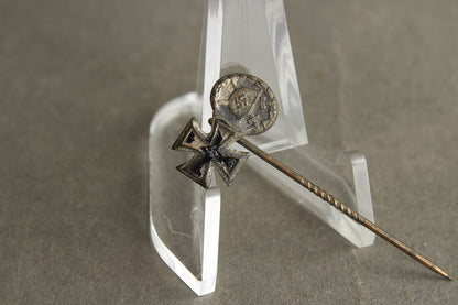 WW2 Tysk Jernkors og Sårettegn i Sølv Miniature Pin. Original.