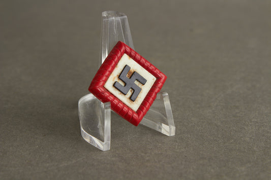 WW2 Tysk Tidlig NSDAP Sympatisør mærke i celluloid. Original.