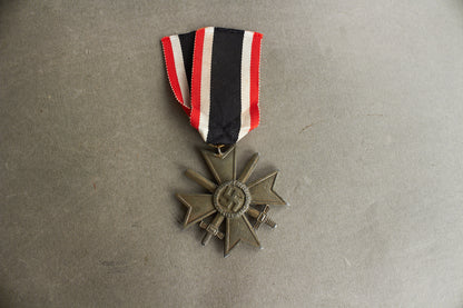 WW2 Tysk KVK 2. Kl. m. Sværd. Original.