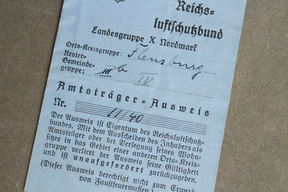 WW2 Tysk Reichs Luftschutzbund "Ausweis" fra Flensborg. Original.