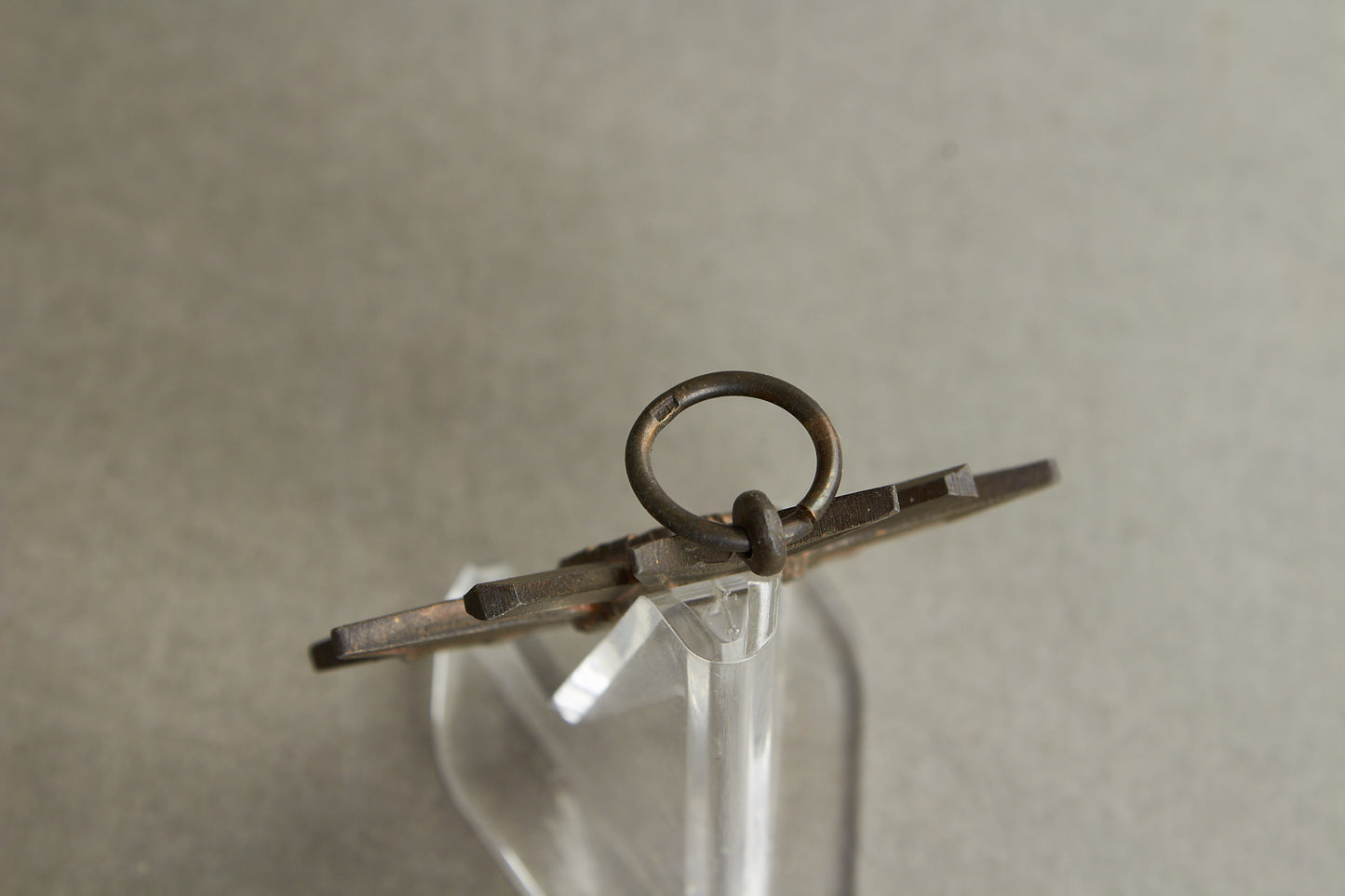 WW2 Tysk KVK 2.Kl. m. sværd. Stemplet med fremstiller "15" i ringen. Original.