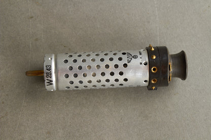 WW2 Tysk Radiorør. Godt stemplet med WaA og "Wehrmacht Eigentum". Original.