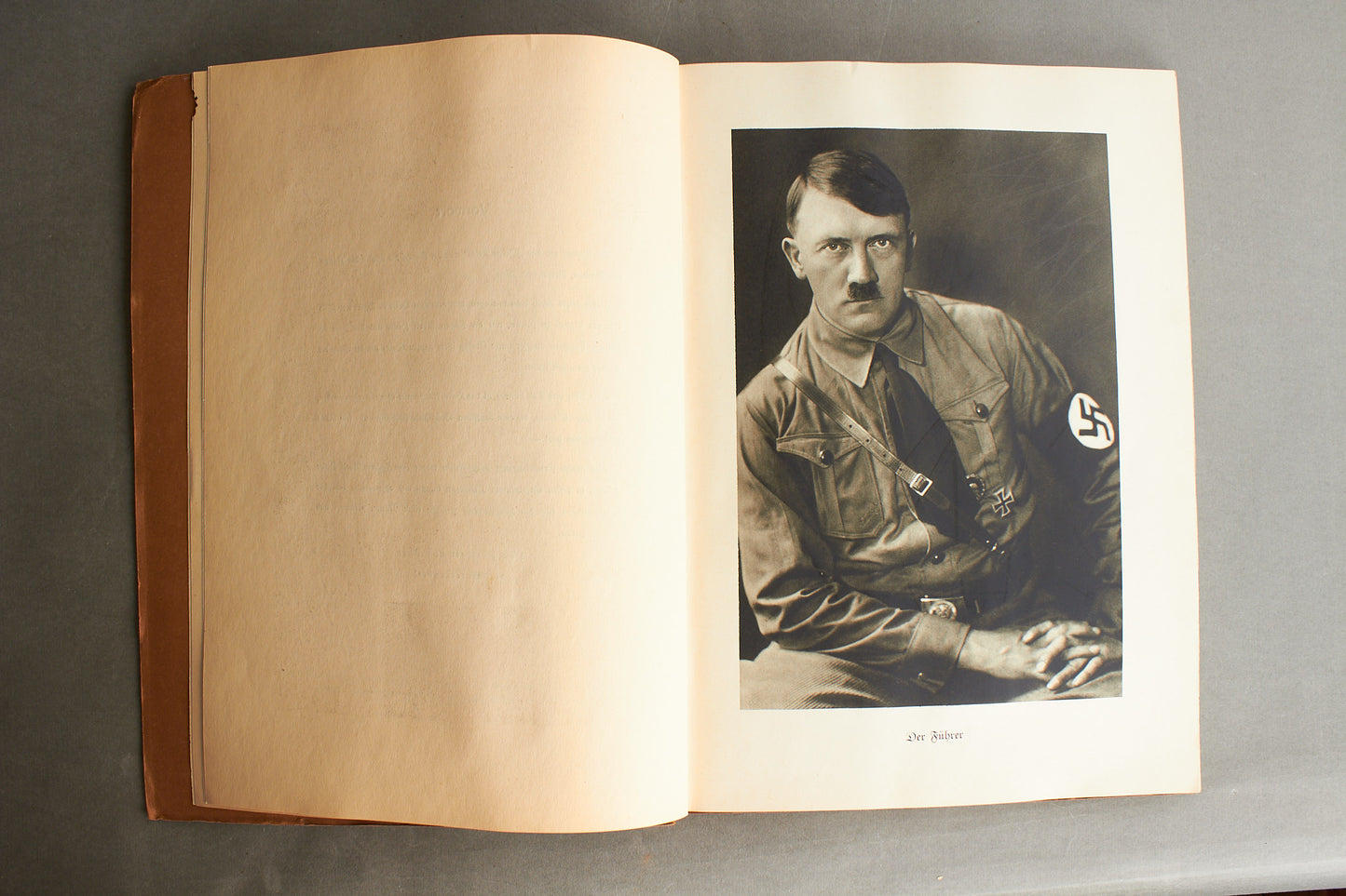 WW2 Tysk NSDAP "Cigaretten Album" "Kampf um's Drittes Reich". Næsten komplet. Original.