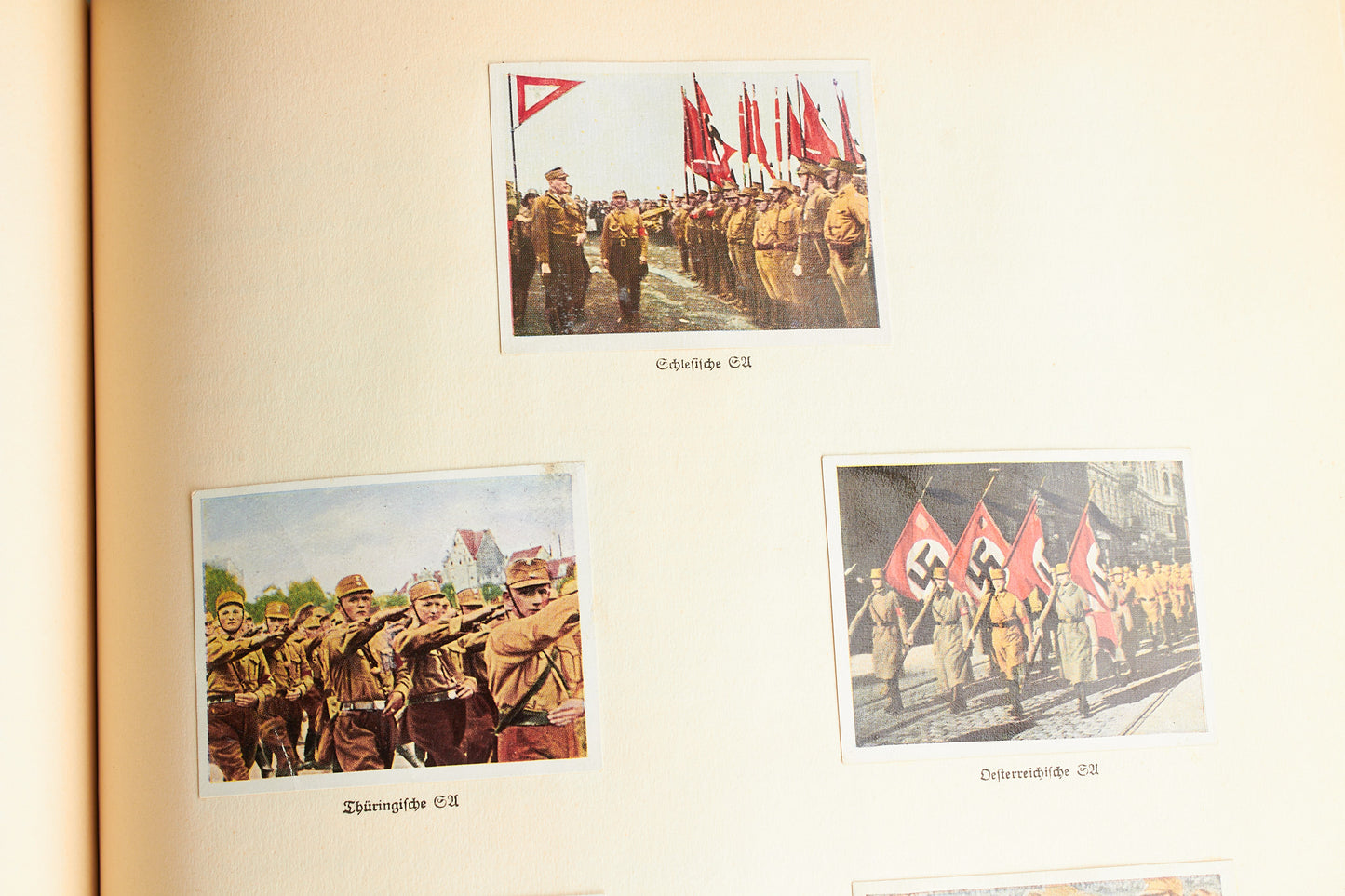 WW2 Tysk NSDAP "Cigaretten Album" "Kampf um's Drittes Reich". Næsten komplet. Original.