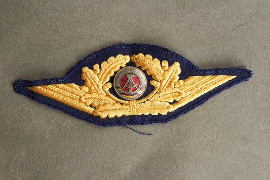 Østtysk DDR Kasketmærke. Original.