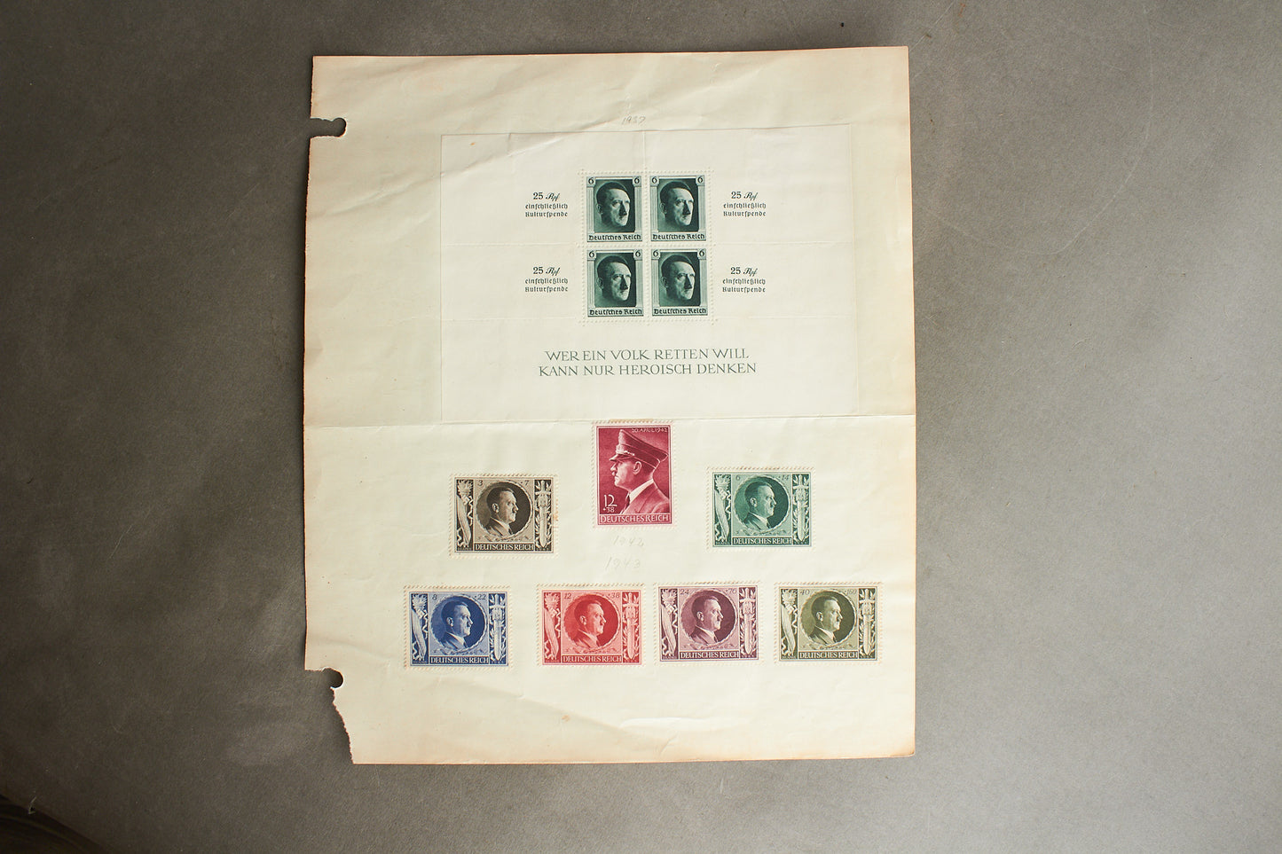 WW2 Tysk Frimærker på A4 side. Original.