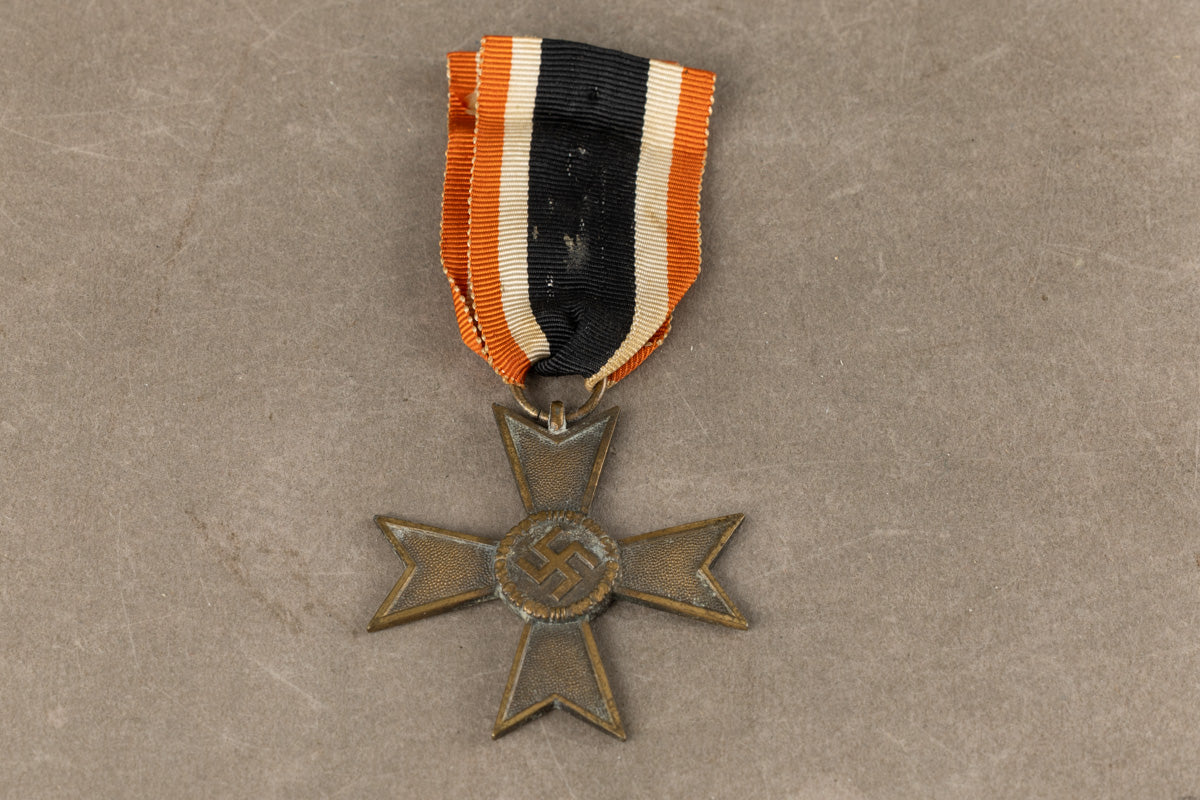WW2 Tysk "Kriegsverdienstkreuz 1939 2. Klasse". Original.