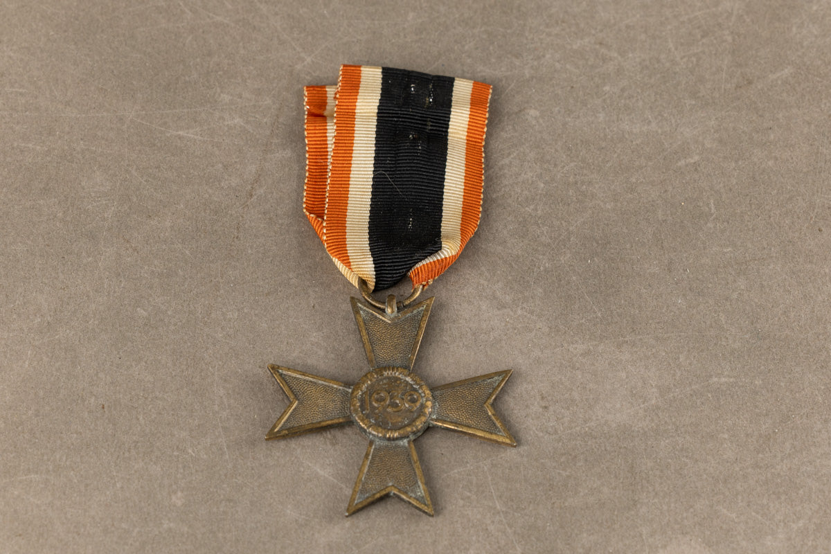 WW2 Tysk "Kriegsverdienstkreuz 1939 2. Klasse". Original.