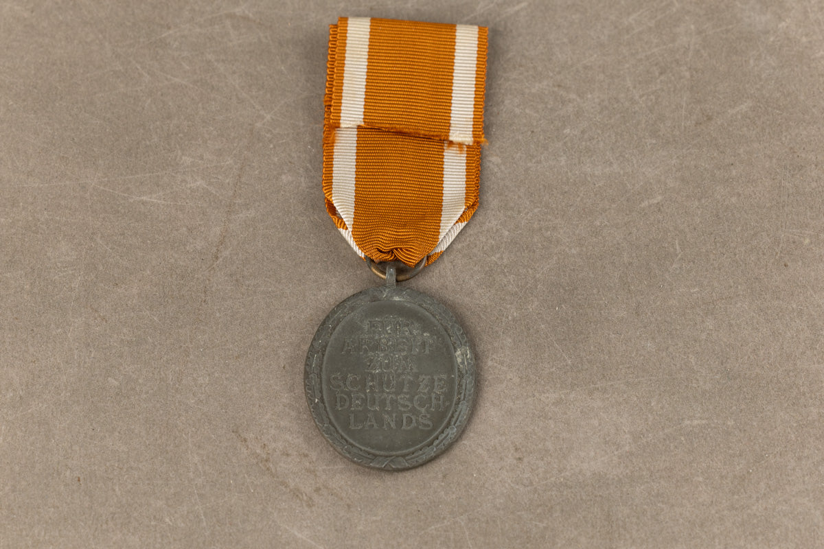 WW2 Tysk "Deutsches Schutzwallehrenzeichen". Original.
