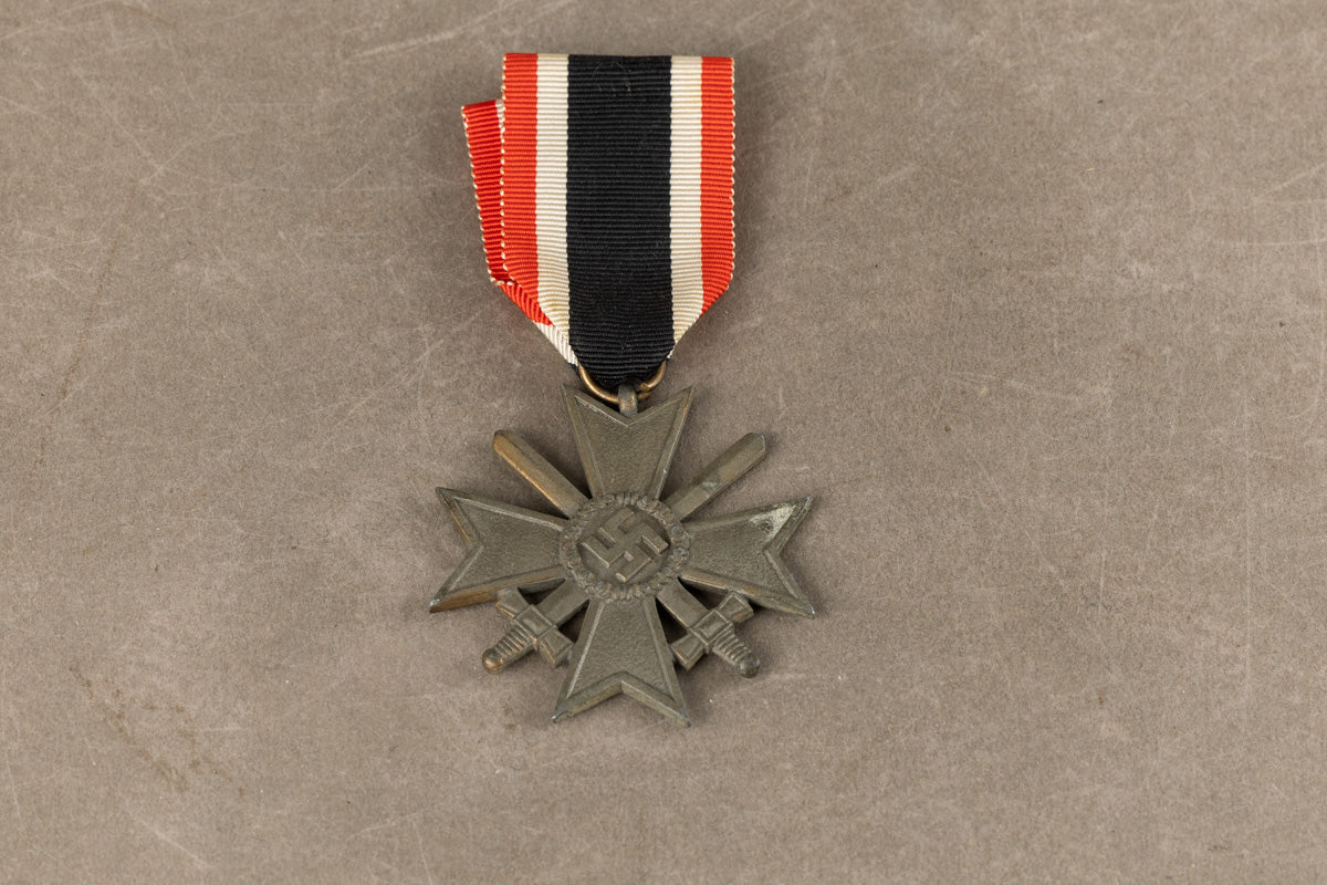 WW2 Tysk "Kriegsverdienstkreuz 1939 2. Klasse" m. sværd. Original.