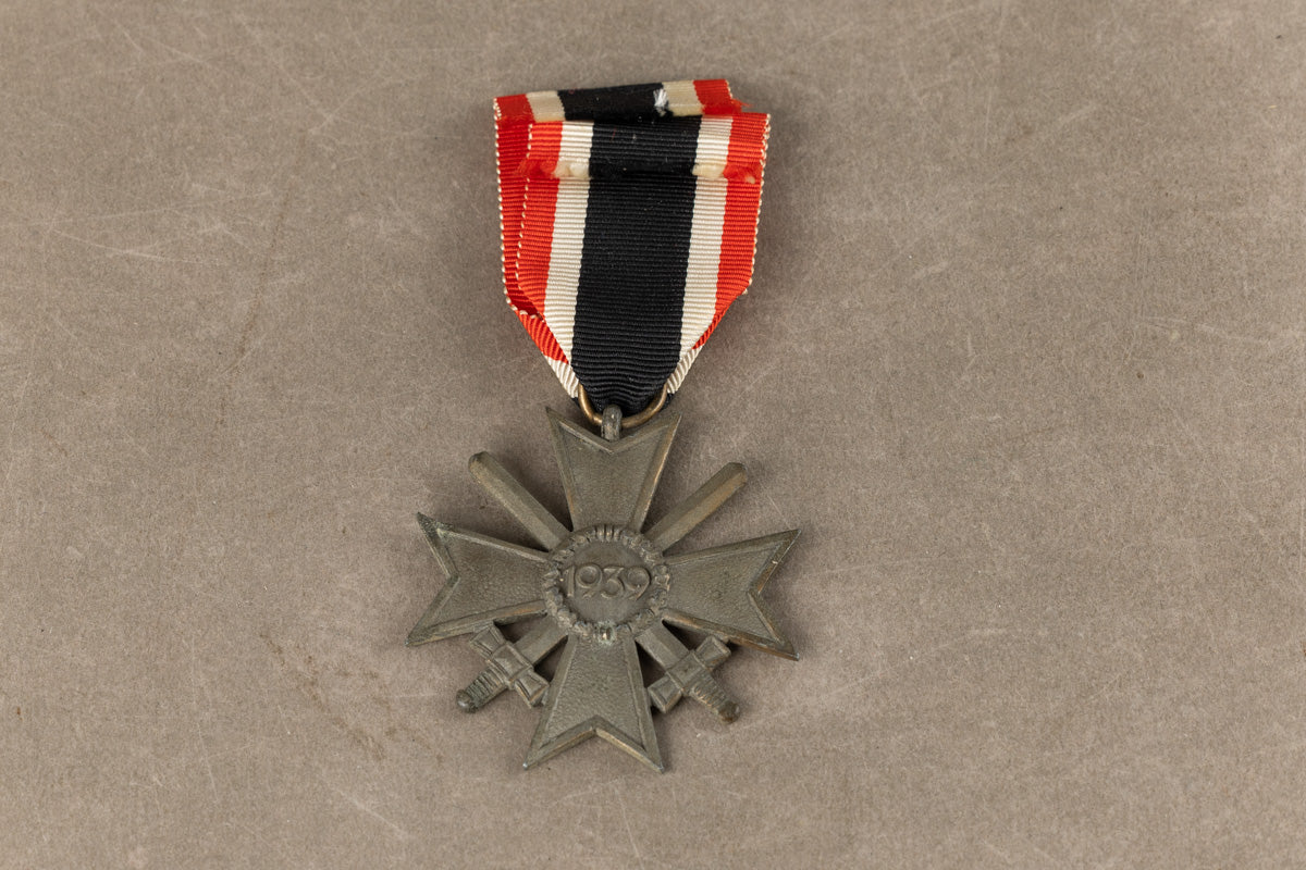 WW2 Tysk "Kriegsverdienstkreuz 1939 2. Klasse" m. sværd. Original.