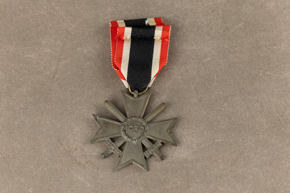 WW2 Tysk "Kriegsverdienstkreuz 1939 2. Klasse" m. sværd. Original.