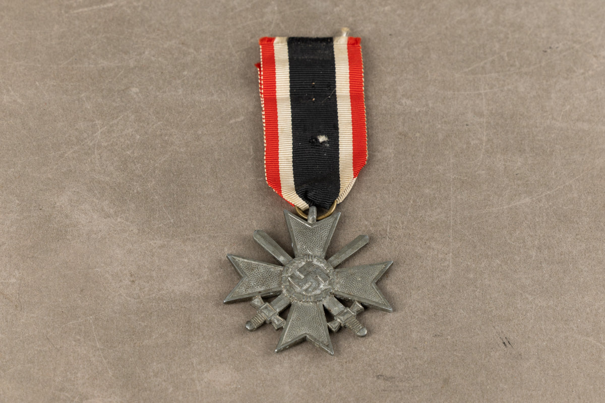 WW2 Tysk "Kriegsverdienstkreuz 1939 2. Klasse" m. sværd. Original.
