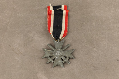 WW2 Tysk "Kriegsverdienstkreuz 1939 2. Klasse" m. sværd. Original.
