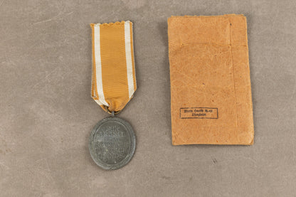 WW2 Tysk "Deutsches Schutzwallehrenzeichen" i Tildelingspose. Original.