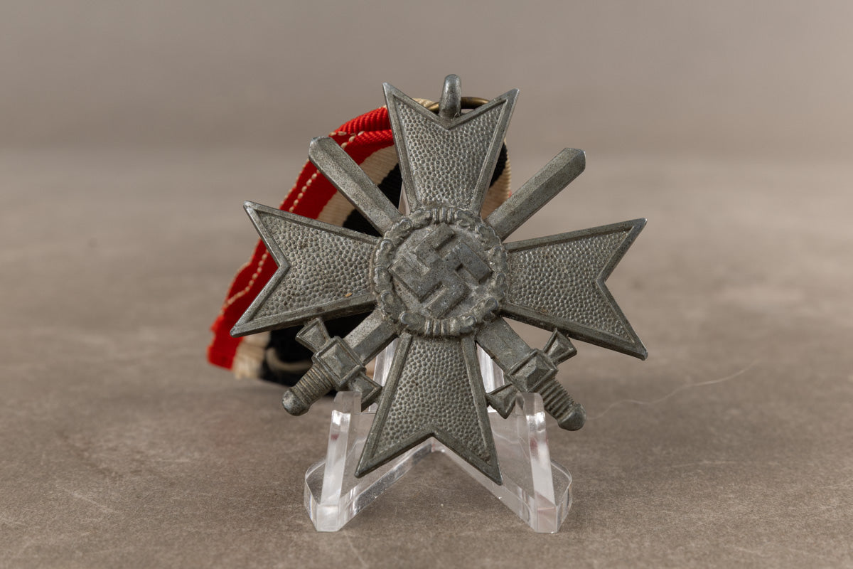 WW2 Tysk "Kriegsverdienstkreuz 1939 2. Klasse" m. sværd. Original.