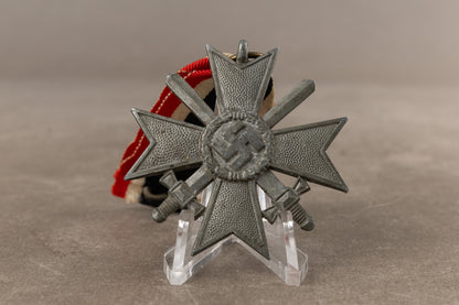 WW2 Tysk "Kriegsverdienstkreuz 1939 2. Klasse" m. sværd. Original.