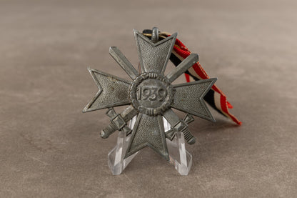 WW2 Tysk "Kriegsverdienstkreuz 1939 2. Klasse" m. sværd. Original.