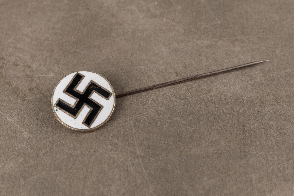 WW2 Tysk/Tjekkoslovakiet NSDAP Medlemspin. Sjælden. Original.