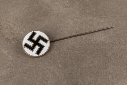 WW2 Tysk/Tjekkoslovakiet NSDAP Medlemspin. Sjælden. Original.
