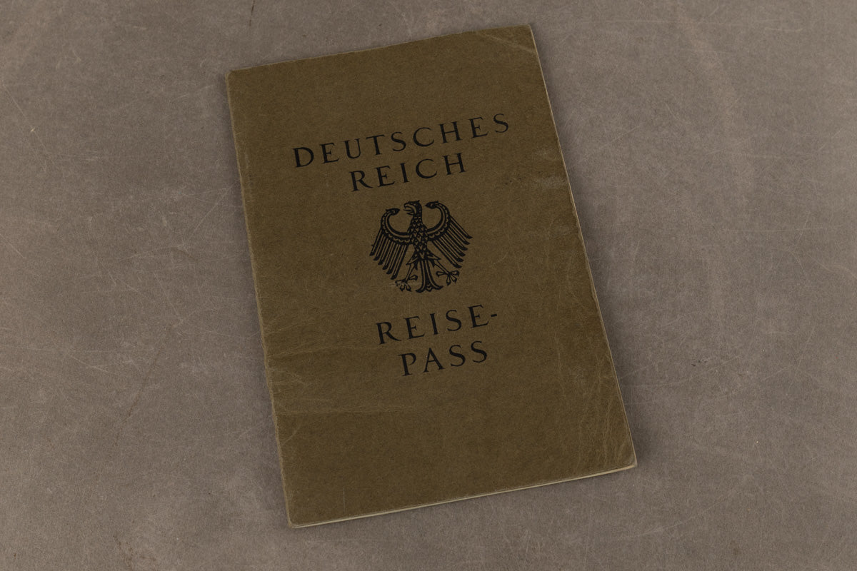 WW2 Tysk "Deutsches Reich Reisepass". Original.