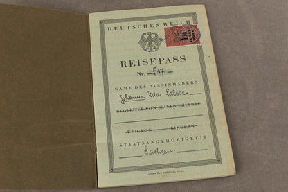 WW2 Tysk "Deutsches Reich Reisepass". Original.