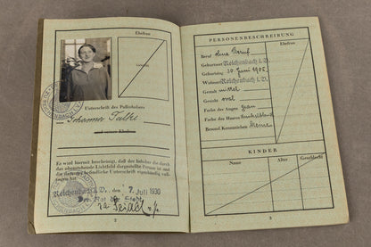 WW2 Tysk "Deutsches Reich Reisepass". Original.