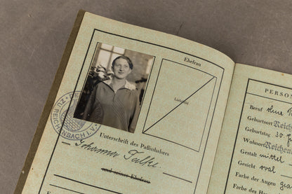 WW2 Tysk "Deutsches Reich Reisepass". Original.
