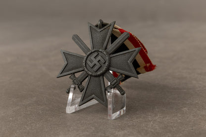 WW2 Tysk KvK m. Sværd. Original.