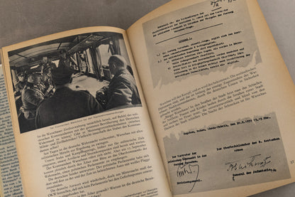 WW2 Tysk "Die Wehrmacht" Bog. Original.