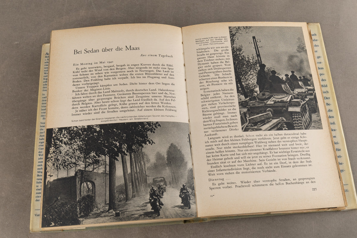 WW2 Tysk "Die Wehrmacht" Bog. Original.