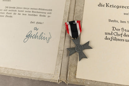 WW2 Tysk Lot. Medalje, urkunder, billeder mv. I omslag. Original.