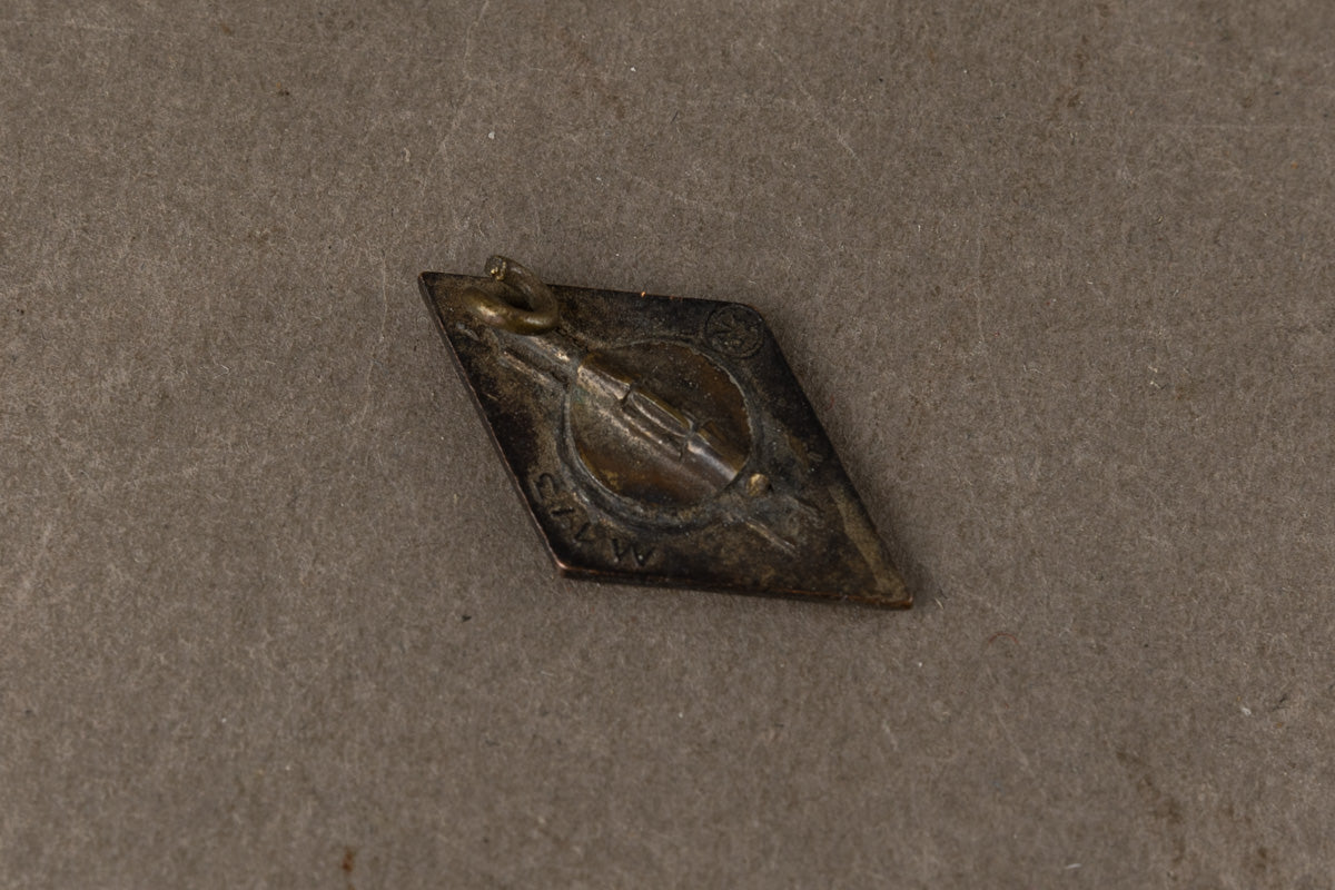WW2 Tysk HJ Medlemsmærke. Nål knækket. Original.